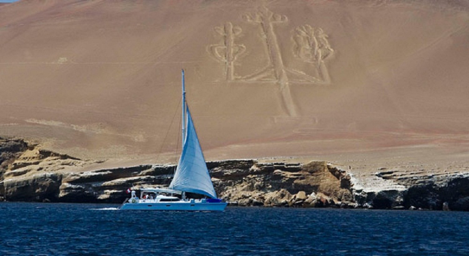 Nazca lines, Peru coast, geoglyph, Bahía Paracas, Peru, El Candelabro