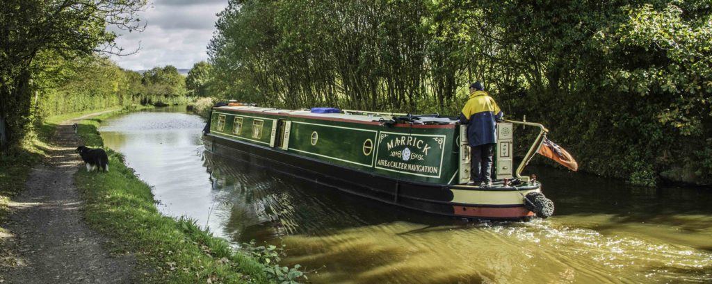 A traditional narrow long boat cruising the Macclesfield Canal, Cheshire Ring Canals, Cheshire, UK