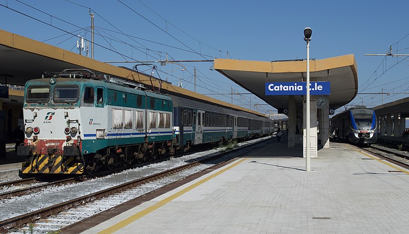 Catania Central Station (Photo: courtesy of Phil Richards, UK on Wikimedia Commons)