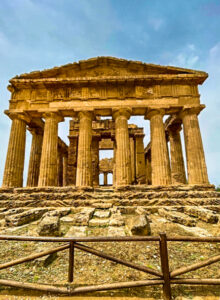 Temple of Concord, Valle die Templi in Agrigento, Sicily, Italy