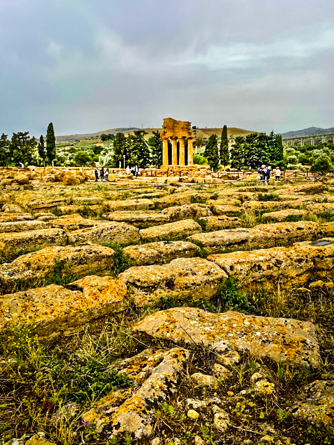 Temple of Dioscuri, Valle die Templi in Agrigento, Sicily, Italy
