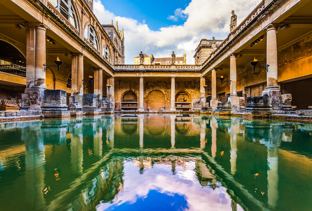 The-Roman-Baths-with-carved-statuary-and-majestic-columns-forever-evoking-the-grandeur-of-Ancient-Rome-and-Regency-England, Bath, UK